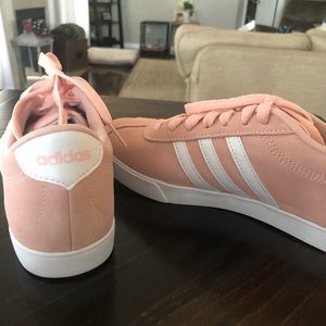 NEW adidas women’s sneaker